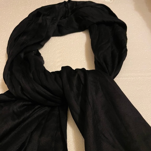 100% Rayon Fringed Scarf, 78”L X 22”W, Never worn.  NWOT. - Picture 4 of 5